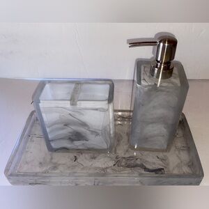 NWOT - 3pc Set Resin Bathroom Accessories
